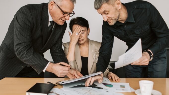 Pożyczka dla firm w kryzysie: Jak odbudować płynność finansową i uratować biznes?