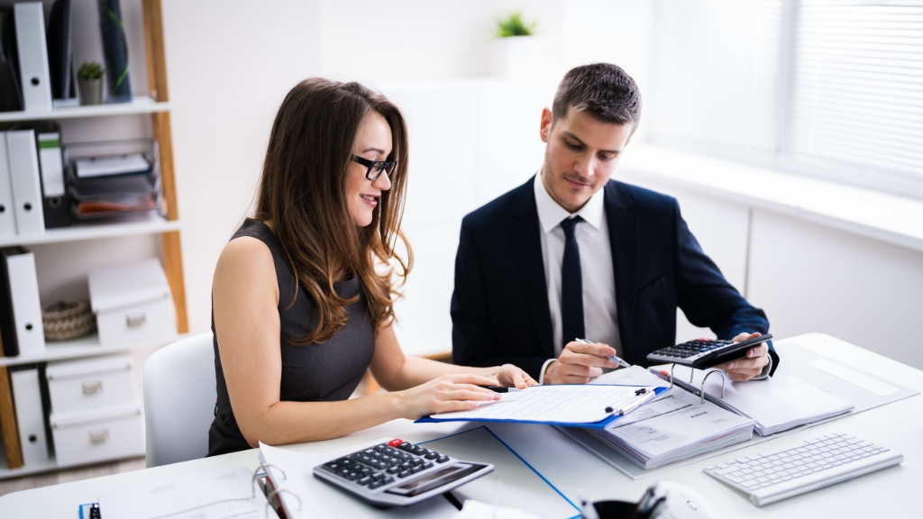 pożyczki dla firm, porównanie pożyczek, RRSO, koszt pożyczki, Grow Pay, finansowanie firmy, pożyczka online, biznes, MŚP, warunki pożyczki, szybka pożyczka